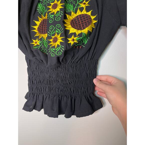 1970s Embroidered Sunflowers Hippie Boho Mexican Smocked Off Shoulder Shirt S - Picture 5 of 6